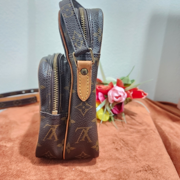 Authentic Louis Vuitton Amazone Crossbody bag - Picture 7 of 12